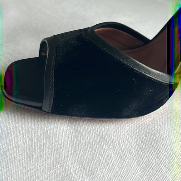 Bally velvet strap shoe - Picture 6 of 10